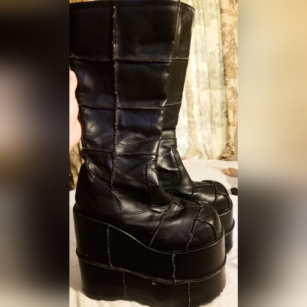 Demonia platform black boots